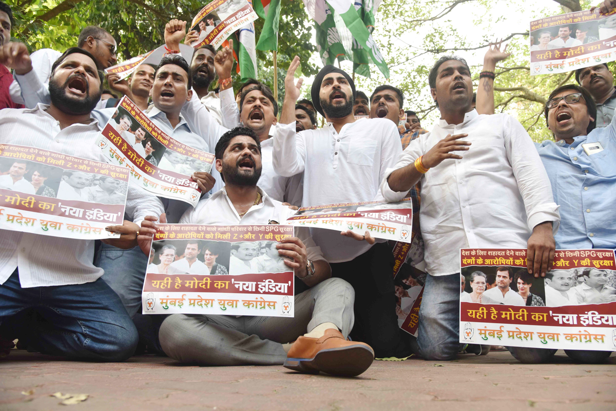 Mumbai Youth Congress Protest against BJP Govt. on isue of removing Z Security of Gandhi Family at CST Mumbai.
