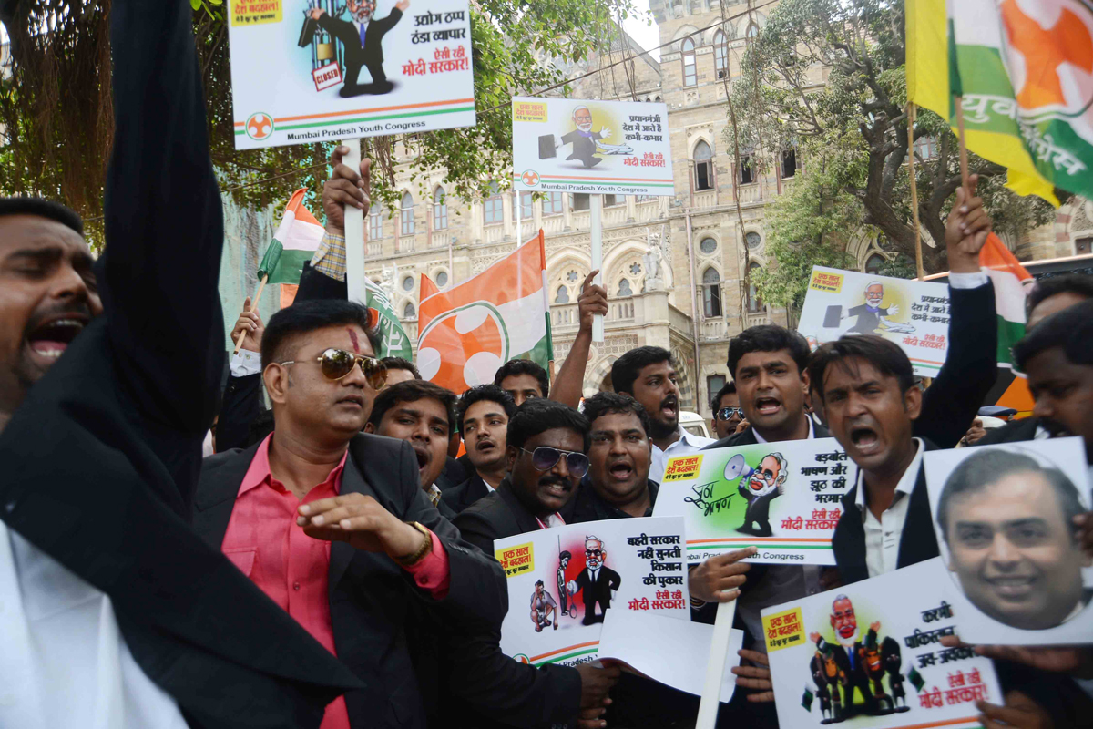 Mumbai Youth Congress Protest Against "Suit Boot Ki Sarkar"at Azad Maidan.