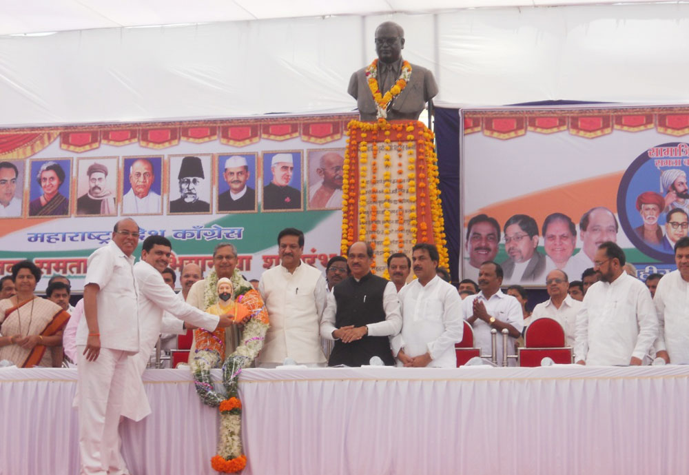 CHIEF MINISTER PRITHVIRAJ CHAVHAN & AICC MAHARASHTRA OBSERVER MOHAN PRAKASH AT MAHAD.