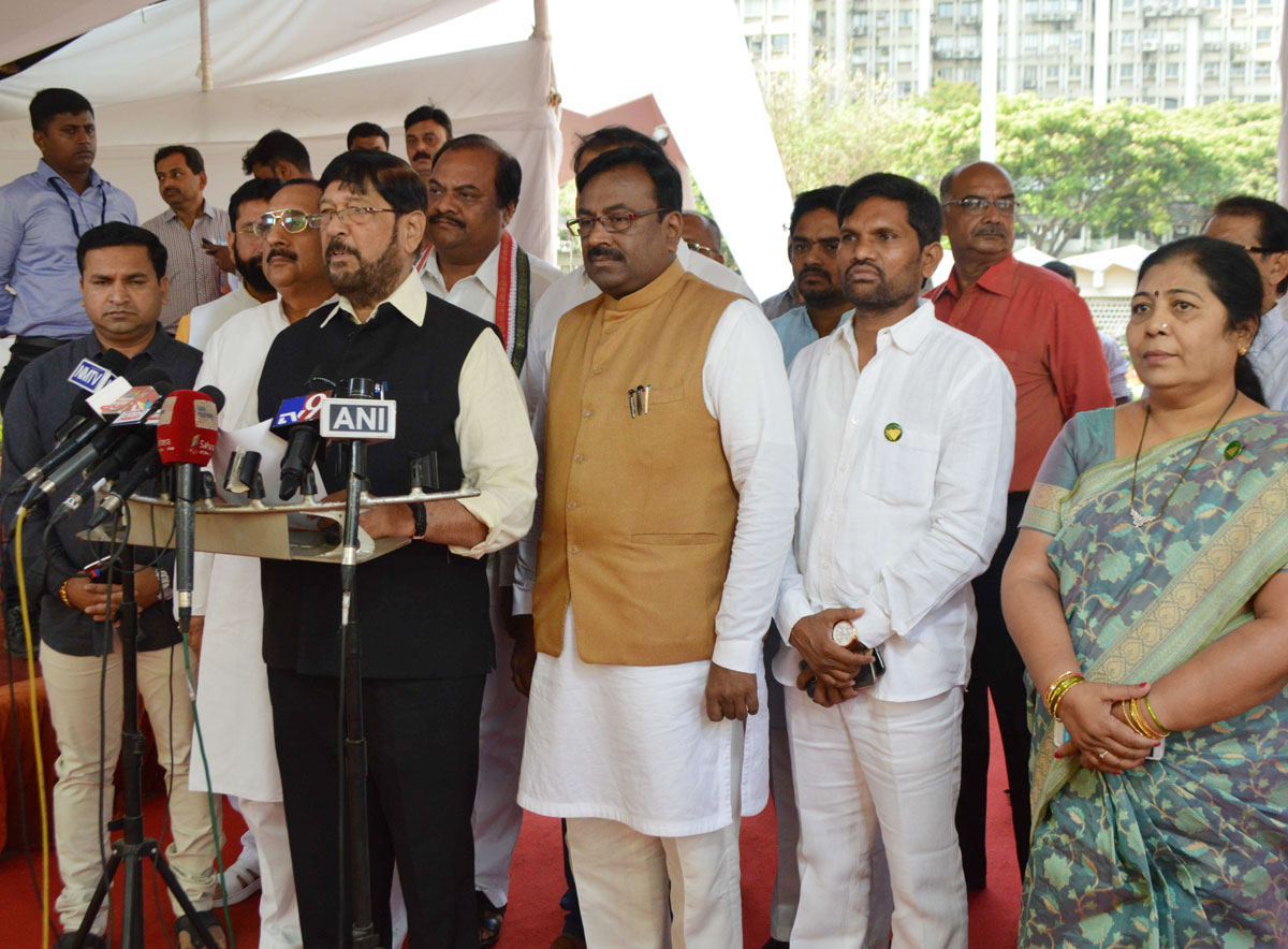 #Budget Session: Ruling Party Leaders at Vidhan Bhavan Mumbai.
