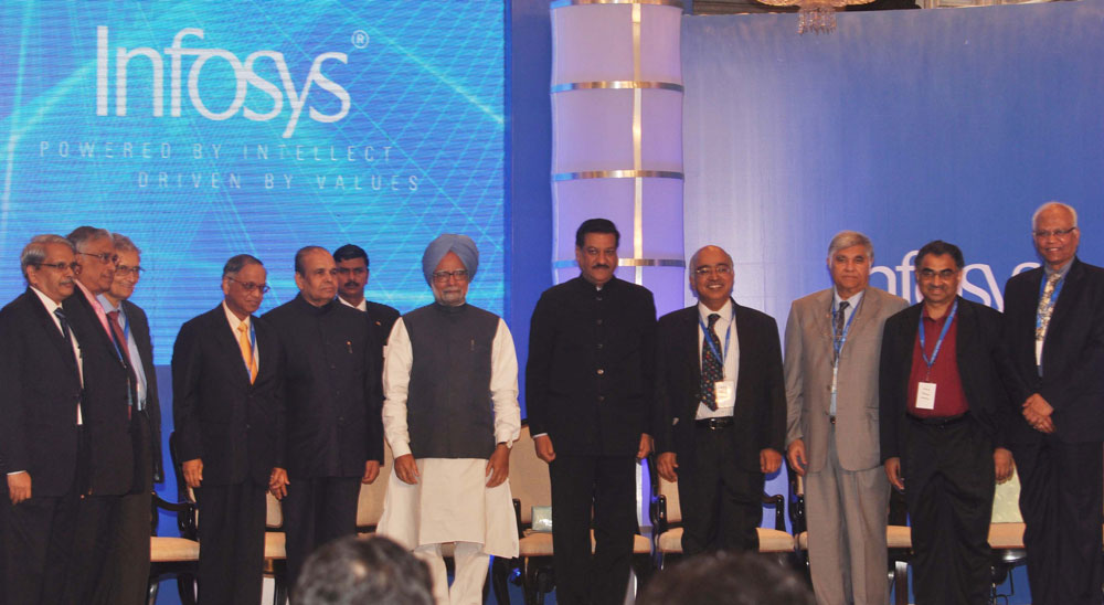 PRIME MINISTER OF INDIA DR.MANMOHAN SINGH,GOVERNOR K.SHANKAR NARAYANAN &CHIEF MINISTER PRITHVIRAJ CHAVAN IN INFOSYS PRIZE 2010 AT HOTEL TAJ PALACE MUMBAI