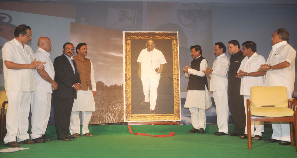 CHIEF MINISTER PRITHVIRAJ CHAVAN AT Y.B.CHAVAN.