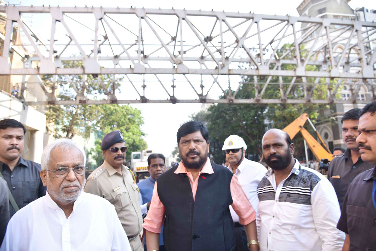 RPI Leader MOS Ramdas Athawale visited St. George Hospital & Bridge Collapse Spot CST.