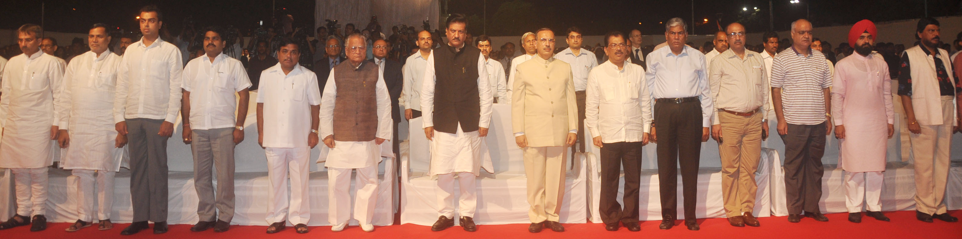 HOMAGE TO MARTYRS ON 2ND ANNIVERSARY OF 26/11 AT GATEWAY OF INDIA.