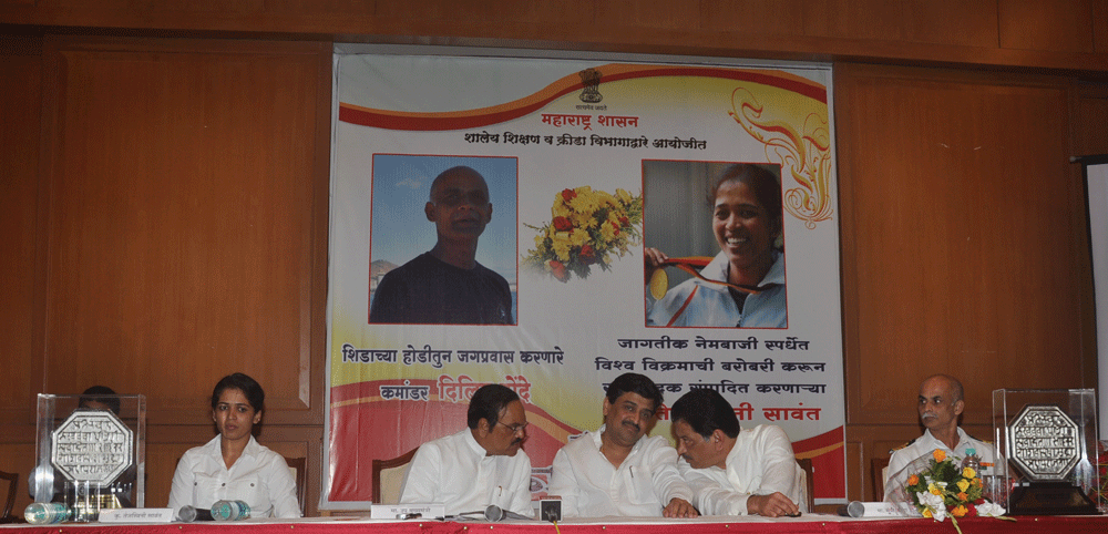 MAHARASHTRA GOVT FELICITATES TEJASWINI SAWANT AND CAPT DILIP DONDE.