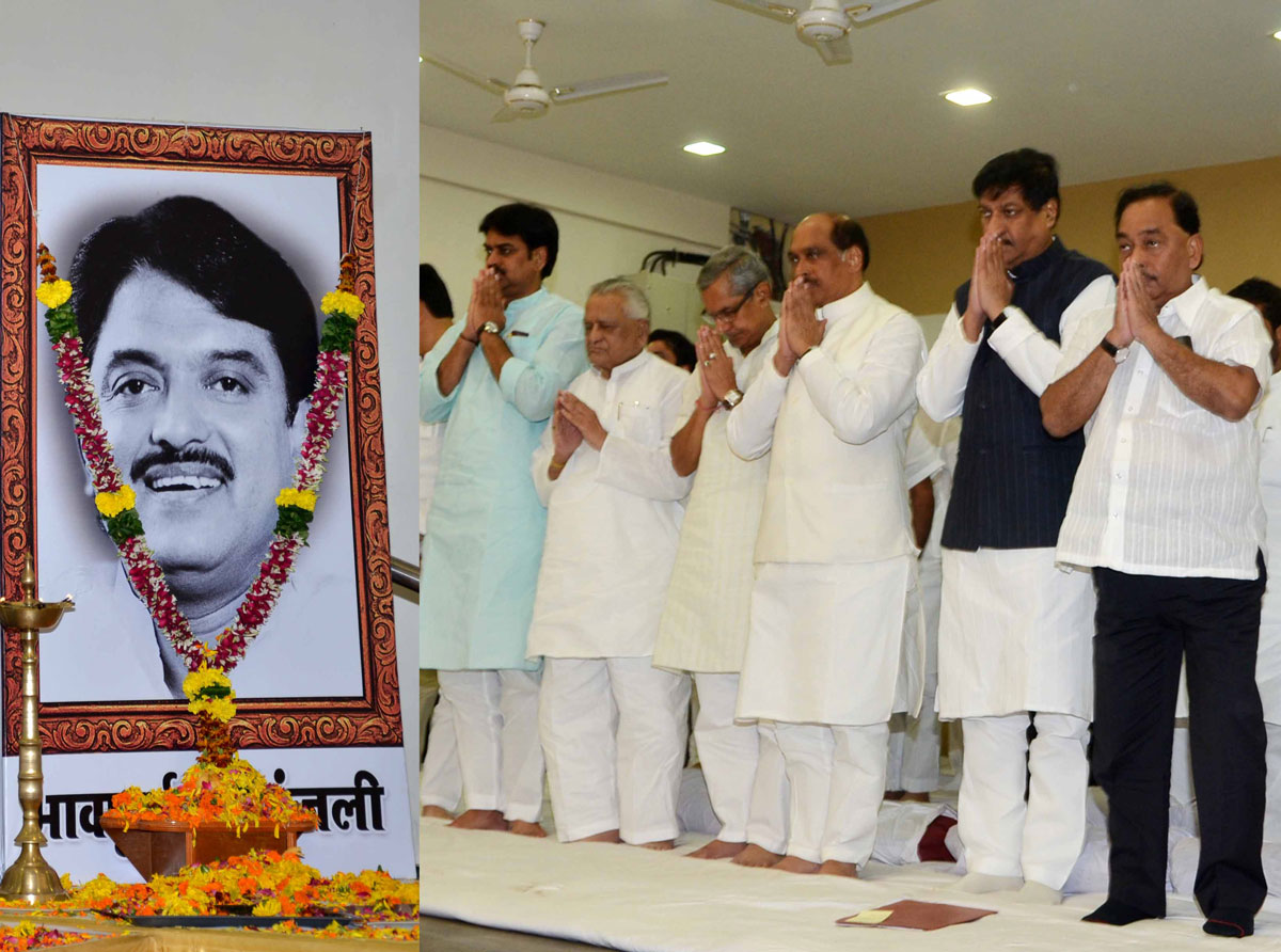 TRIBUTE TO UNION MINISTER & EX.CHIEF MINISTER VILASRAO DESHMUKH AT DADAR TILAK BHAVAN BY CONGRESS PARTY FOLLOWERS.