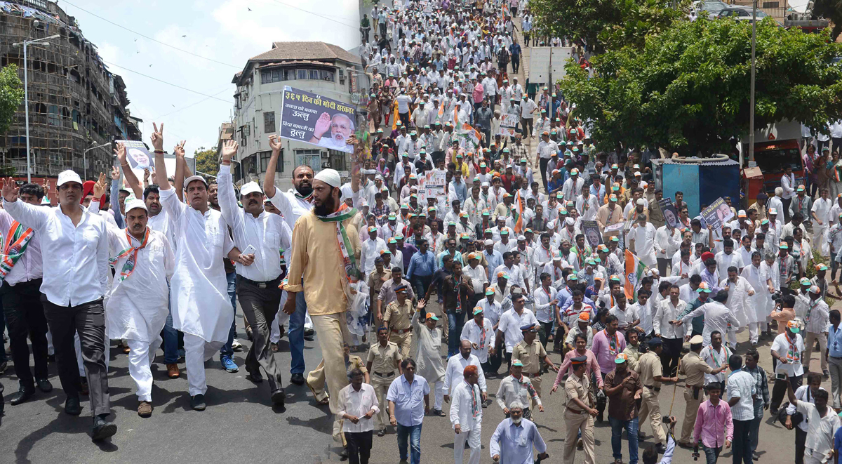 Mumbai Congress Protest Against "Suit Boot Ki Sarkar"