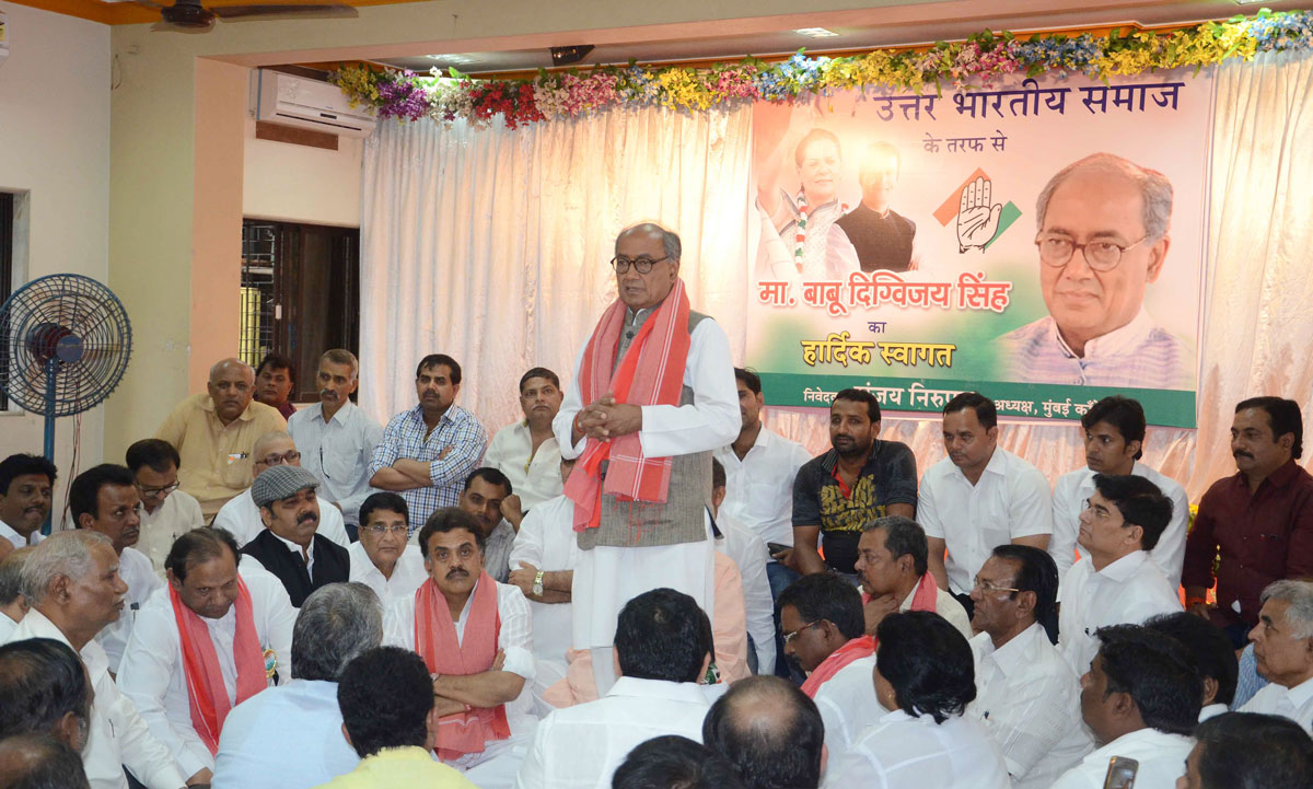 Congress Leaders Digvijay Singh & Sanjay Nirupam during Uttar Bhartiya Melava at Vakola.