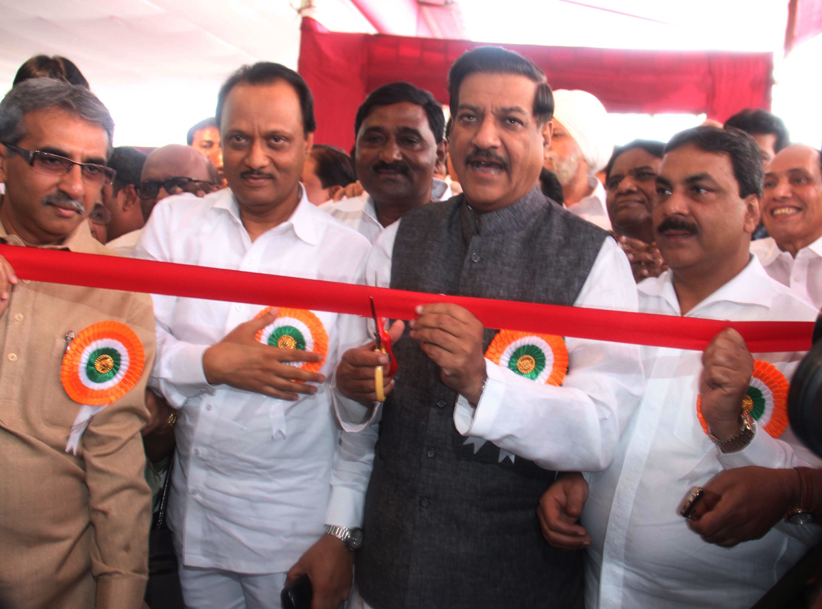 CHIEF MINISTER PRITHVIRAJ CHAVAN & DY CHIEF MINISTER AJITDADA PAWAR INAUGURATED EASTERN FREEWAY AT ORANGE GATE.