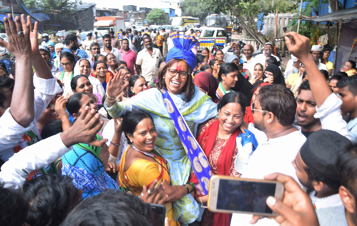 Dharavi Assembly Congress-NCP Candidate Prof.Varshatai Gaikwad Filed Nomination Form.