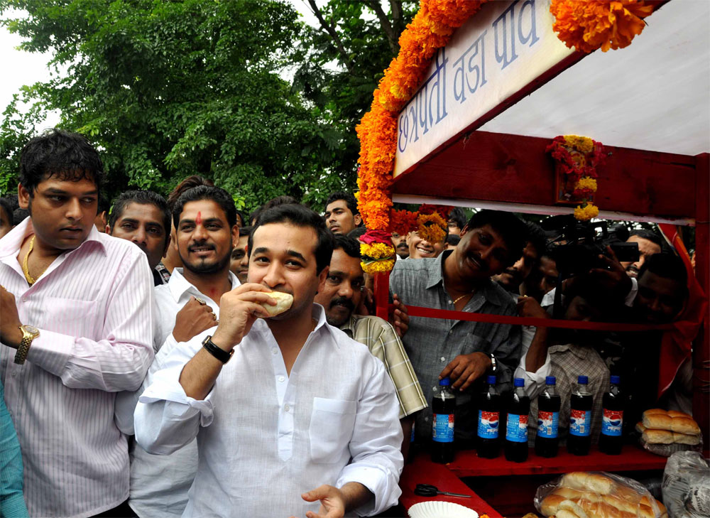 SWABHIMAN SANGHATANA PRESIDENT NITESH NARAYANRAO RANE  LAUNCH " CHHATRAPATI VADA PAV "