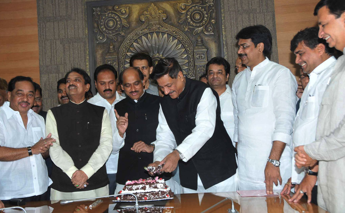 CHIEF MINISTER PRITHVIRAJ CHAVAN ON HIS BIRTHDAY AT VIDHAN BHAVAN.