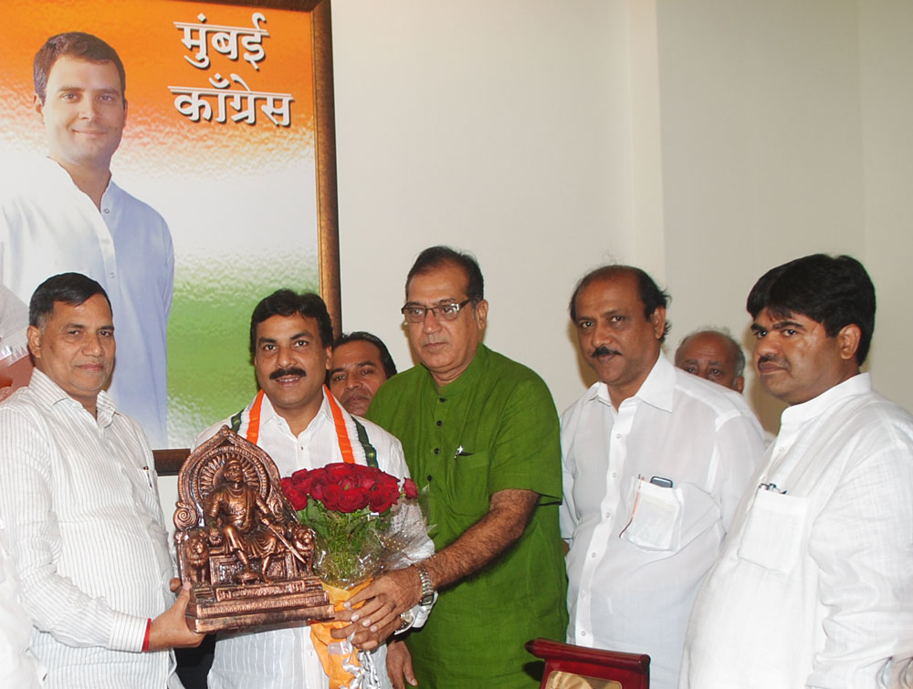MUMBAI CONGRESS PRESIDENT KRIPASHANKAR SINGH & MINISTER MOHD.ARIF NASIM KHAN AT RAJIV GANDHI BHAVAN .