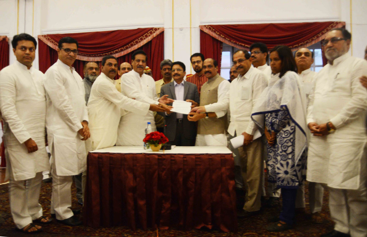 Maharashtra Pradesh Congress Committee Delegation Met Governor Ch.Vidyasagar Rao at Raj Bhavan Mumbai.