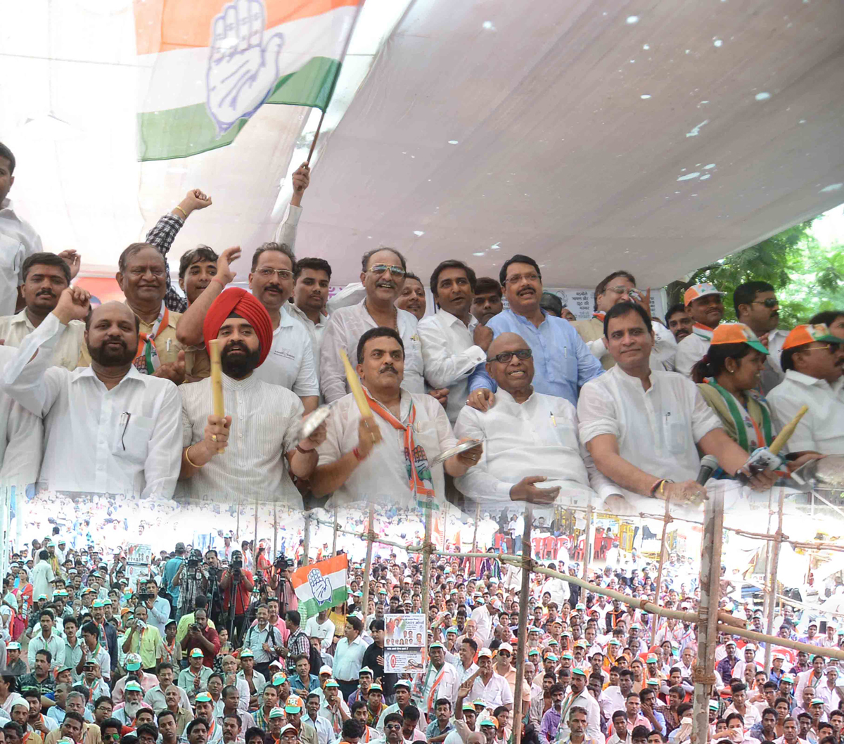 Mumbai Congress Protest Against "Suit Boot Ki Sarkar"