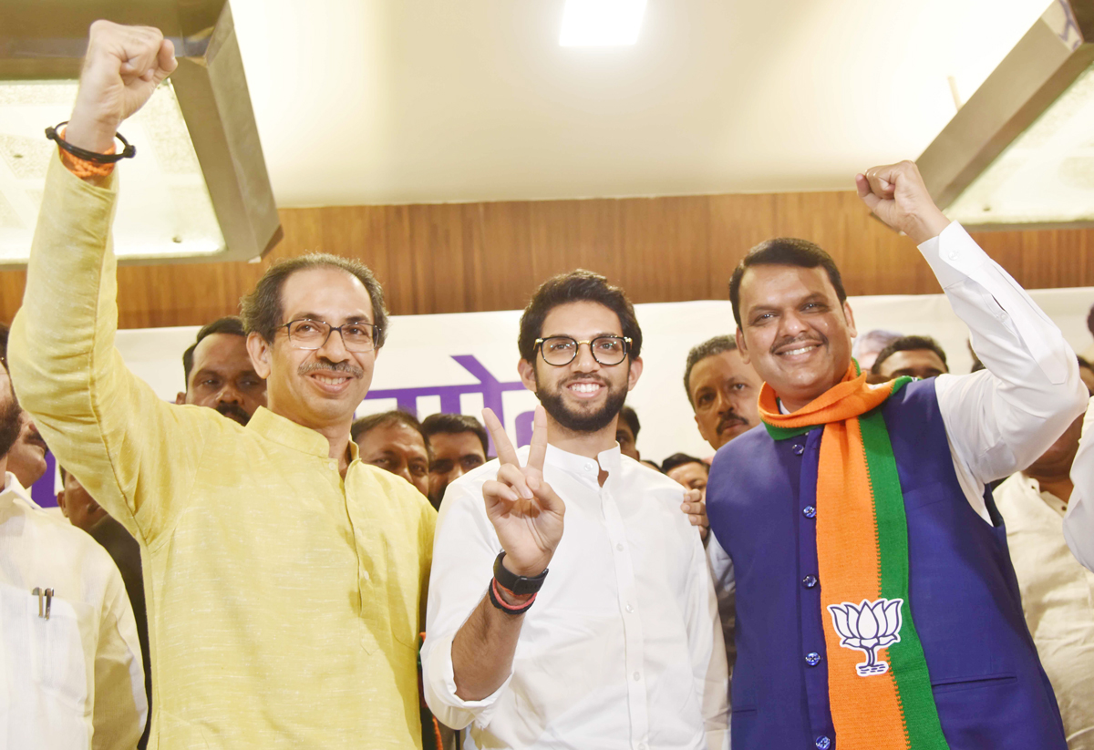 CM Devendra Fadnavis & Shivsena Chief Uddhav Thackarey with Aditya Thackarey durnig BJP-Shivsena Mahayuti Press Conference.