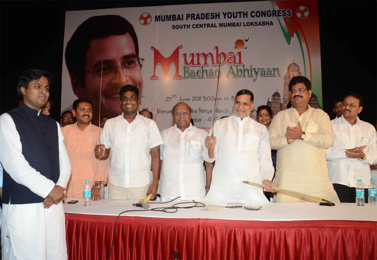 MRCC PRESIDENT & MLA KRIPASHANKAR SINGH AT RAVINDRA NATY MANDIR ON OCCASION " MUMBAI BACHAO ABHIYAAN"