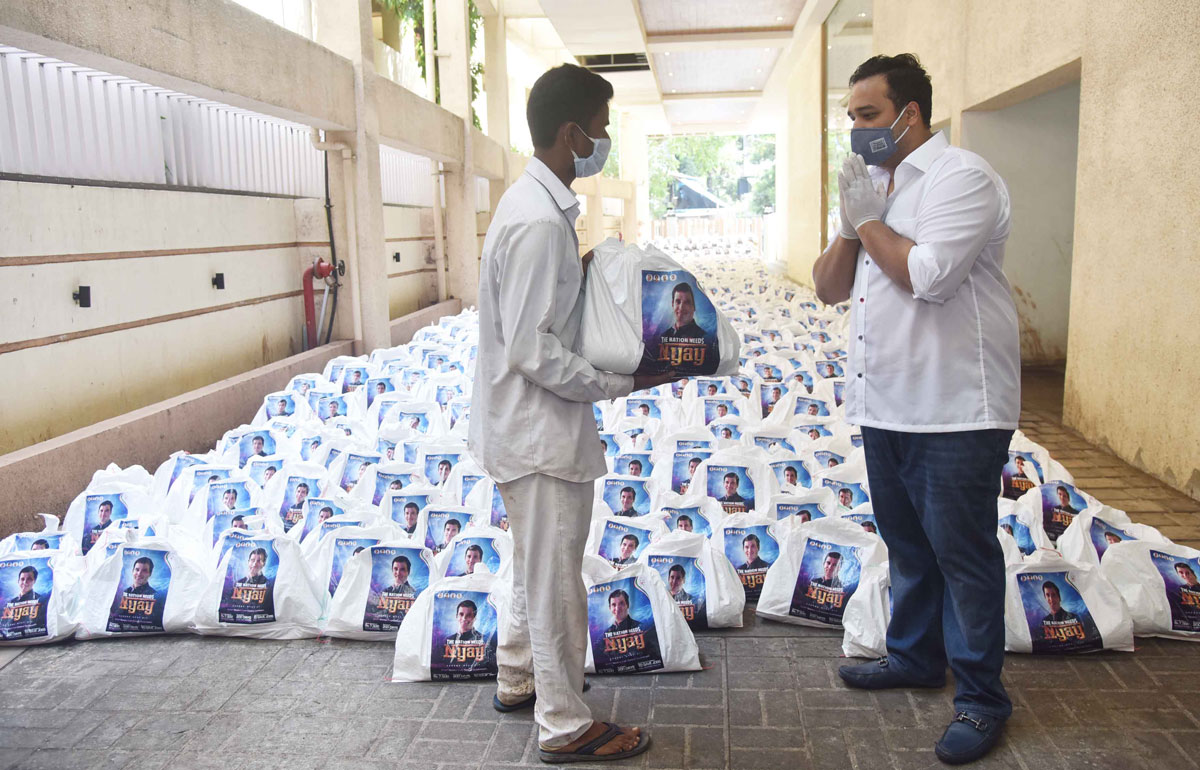 Bandra East Assembly MLA Zeeshan Siddique Rationing Kit Distribution Program in Dharavi on Congress Leader Rahul Gandhi Birthday.