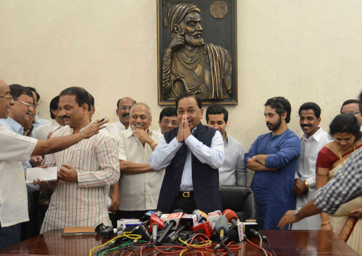 Congress Leader & Minister Narayanrao Rane Press Conference at Nyaneshwari Bunglow Malbar Hill.