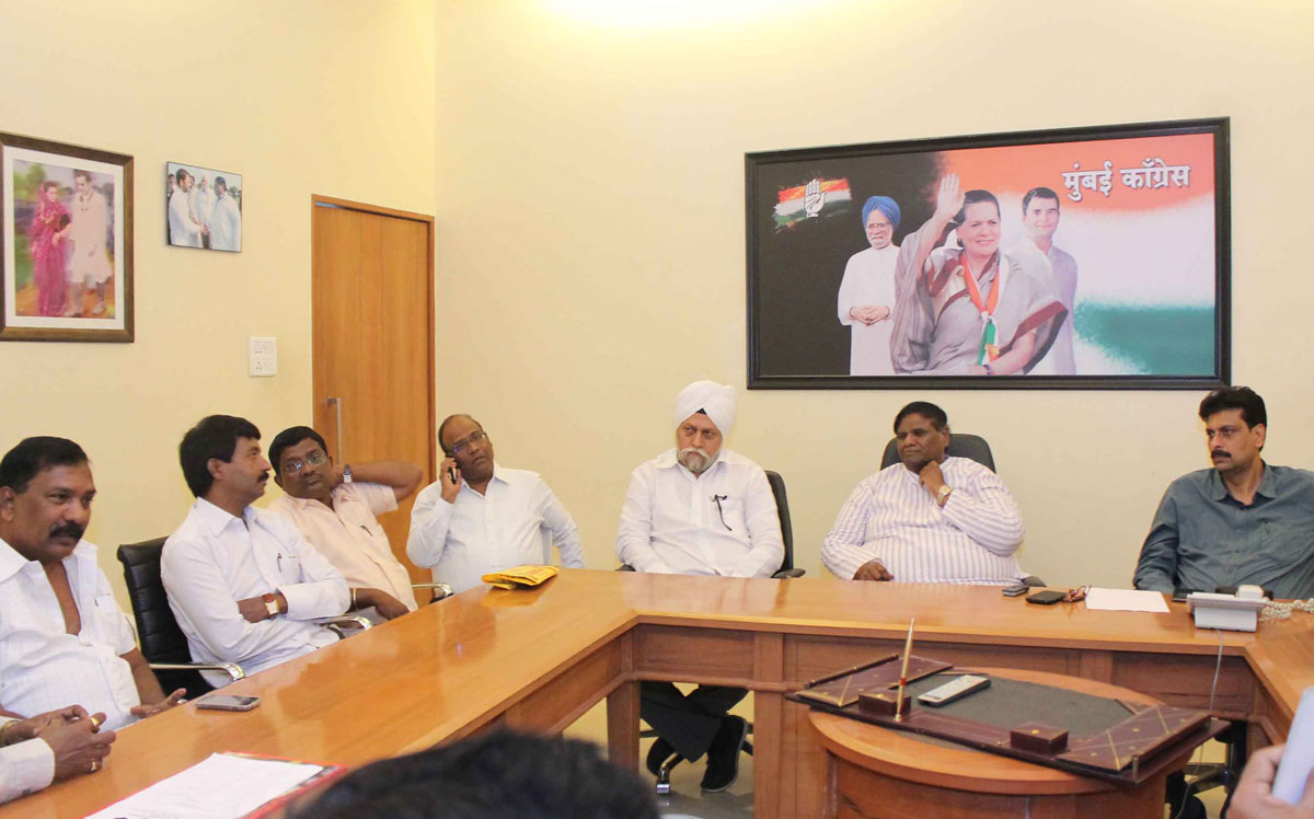 MRCC President Janardan Chandurkar During Party Worker's Meeting at Rajiv Gandhi Bhavan.