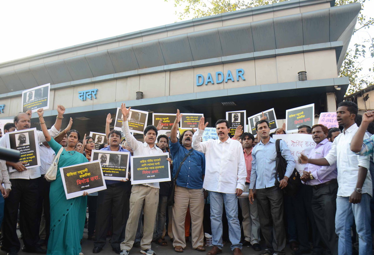 Condemn the Cowardly Attack by Fascist Forces on Mr.& Mrs.Com.Govindji Pansare by Shishak Bharati at Dadar TT.