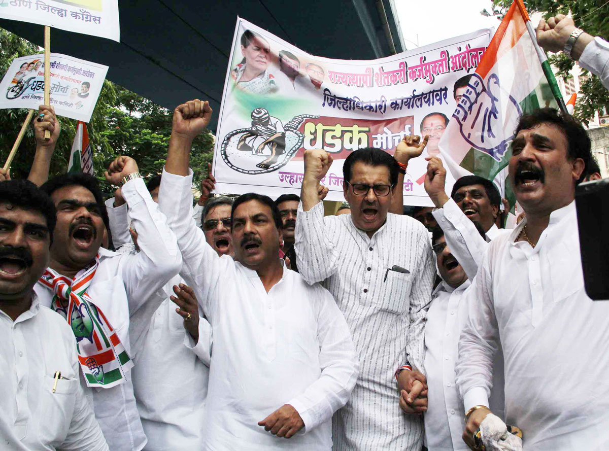 MPCC Leaders Protest for the Rights of Farmers in all over Maharshtra.