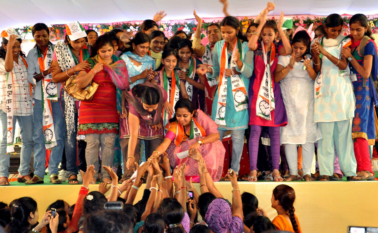 NCP PRESIDENT & UNION MINISTER SHARAD PAWAR IN NCP YUVATI MELAVA AT DEVGIRI COLLEGE AURANGABAD.