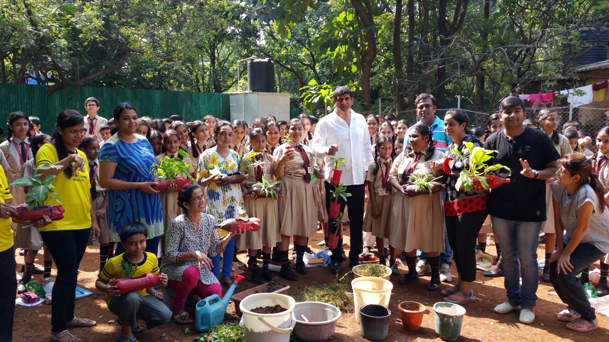 MLA Aslam Shaikh's Vision Foundation organised "Go Green with Plastic Waste" an Enviromental Awareness Program for School Children.