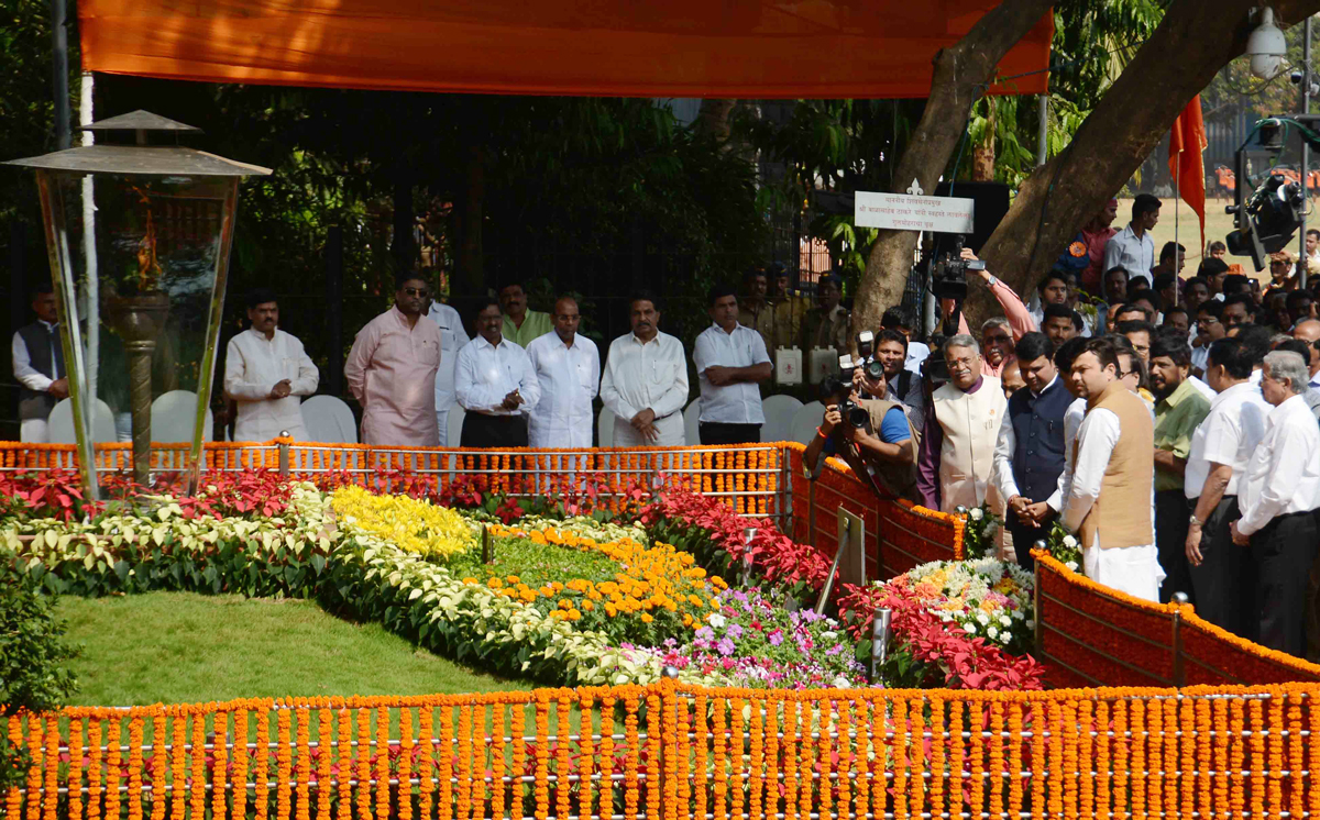 Tribute to Shivsena Supremo Late Balasaheb Thackarey at Smurti Sthal at Shivaji Park by Mumbaikars.