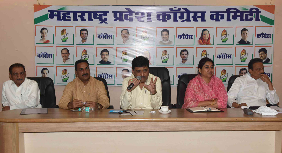 MPCC President Ashokrao Chavan during Meeting at Gandhi Bhavan.
