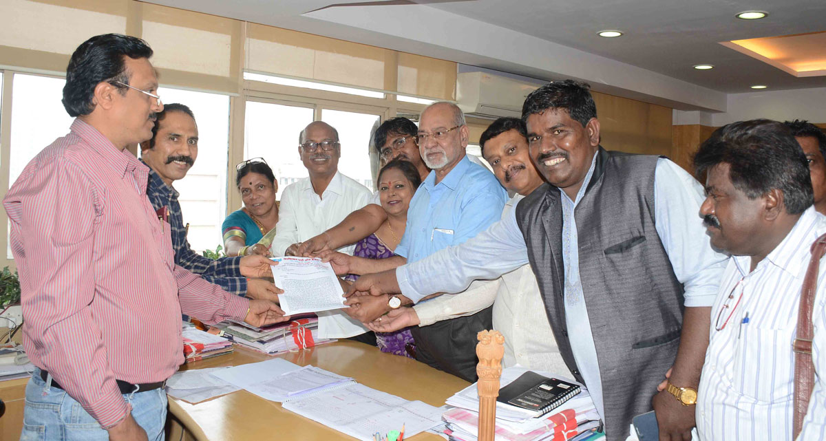 RPI Protest against MMRDA at Bandra Office.
