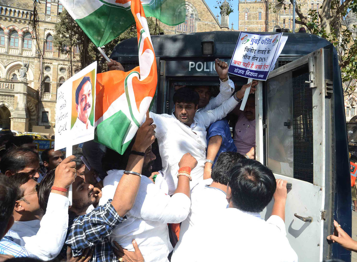 Mumbai Youth Congress Protest against BJP Minister Vinod Tawade at Azad Maidan.