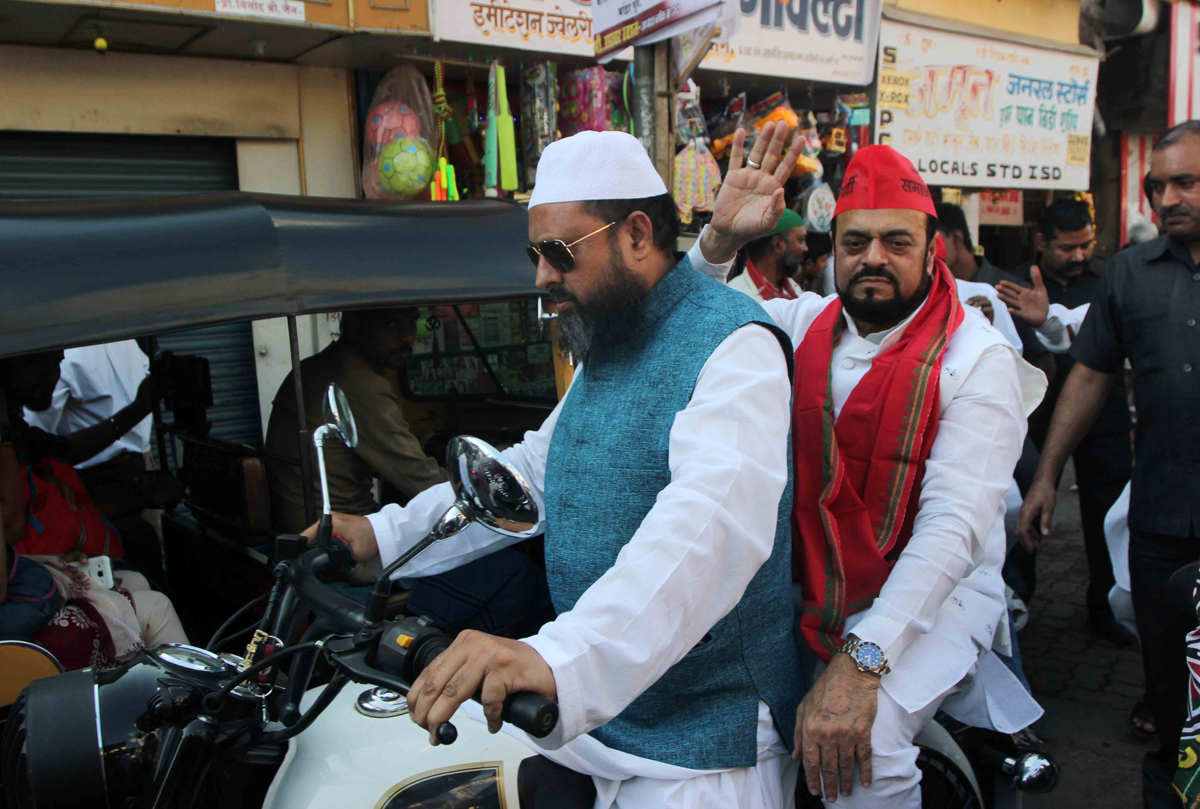 Samajwadi Party Leader Abu Azmi inaugrate Grand Parivartan Rath Yatra in Mumbai.
