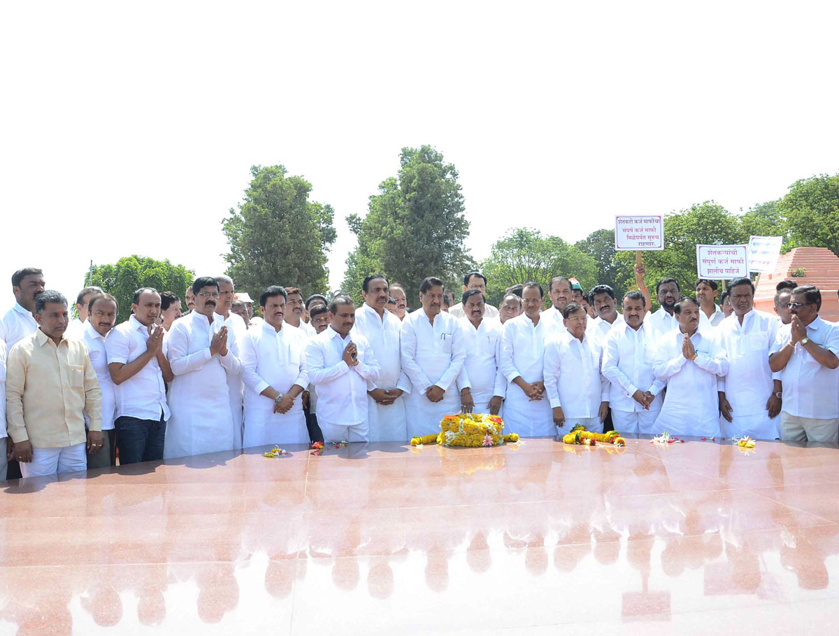 All Opposition Parties together on Third Phase of Sangharsh Yatra for the Justice of Farmers in Maharashtra.