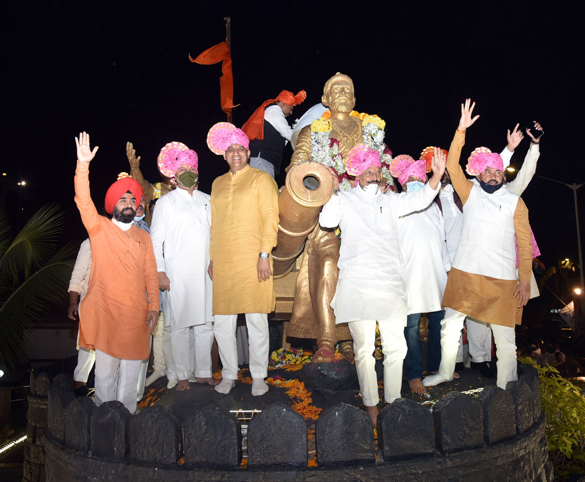 MPCC & MRCC Congress Party Leaders Celebrating Chhatrapati Shivaji Maharaj Jayanti at Juhu Chowpatty Mumbai.