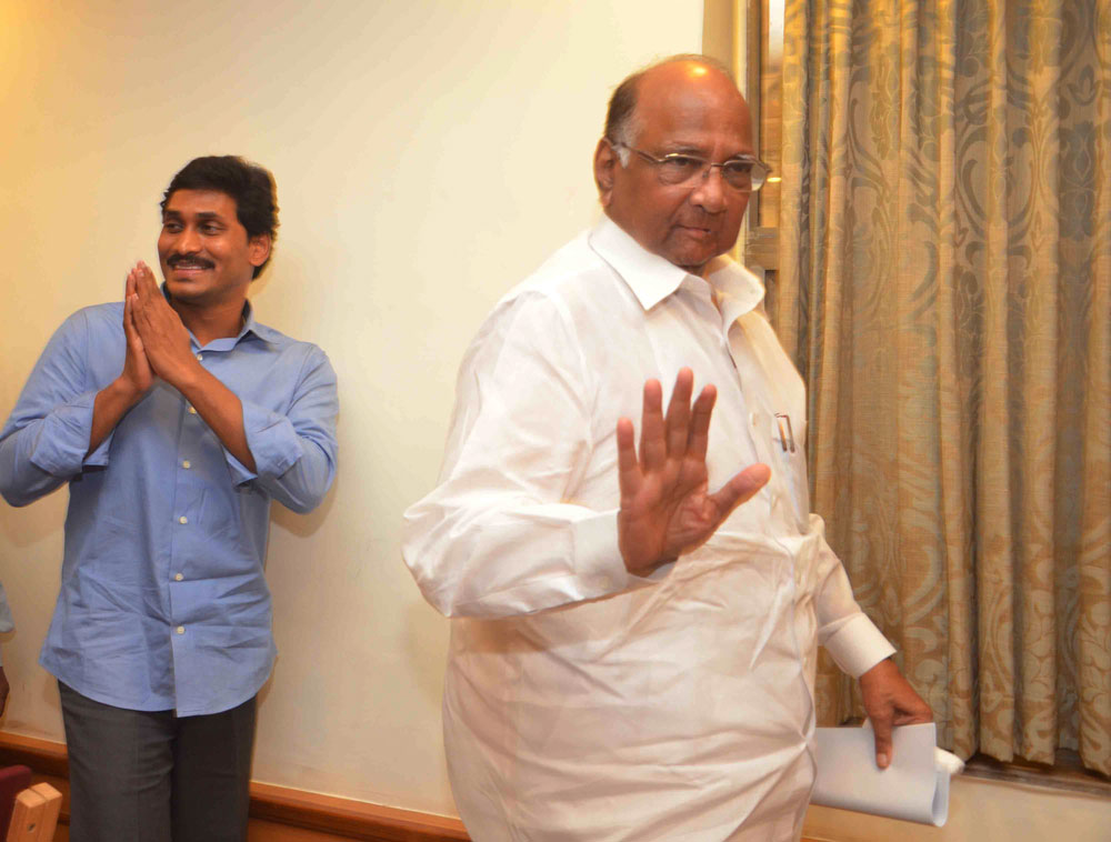 Y.S.R CONGRESS PARTY ANDHRA PRADESH PRESIDENT Y.S.JAGANMOHAN REDDY MEETS NCP PRESIDENT & UNION MINISTER SHARAD PAWAR AT Y.B.CHAVAN CENTER.
