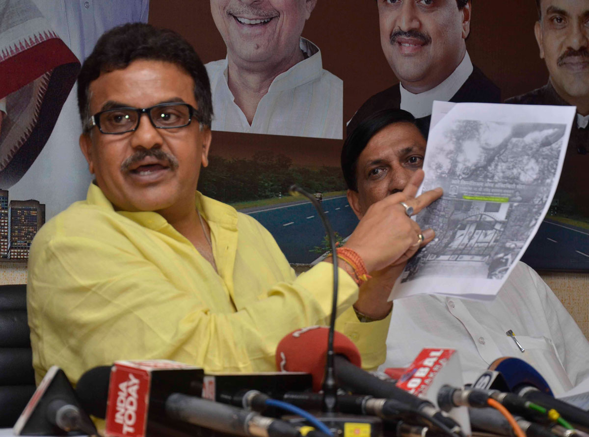MRCC President Sanjay Nirupam Press Conference at rajiv Gandhi Bhavan.