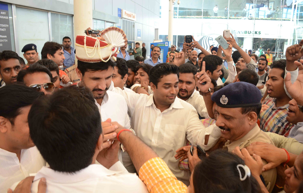 IYC President ArmindarSingh Raja Brar Wel Come Mumbai By Mumbai Youth Congress President Ganesh Kumar Yadav & Team.
