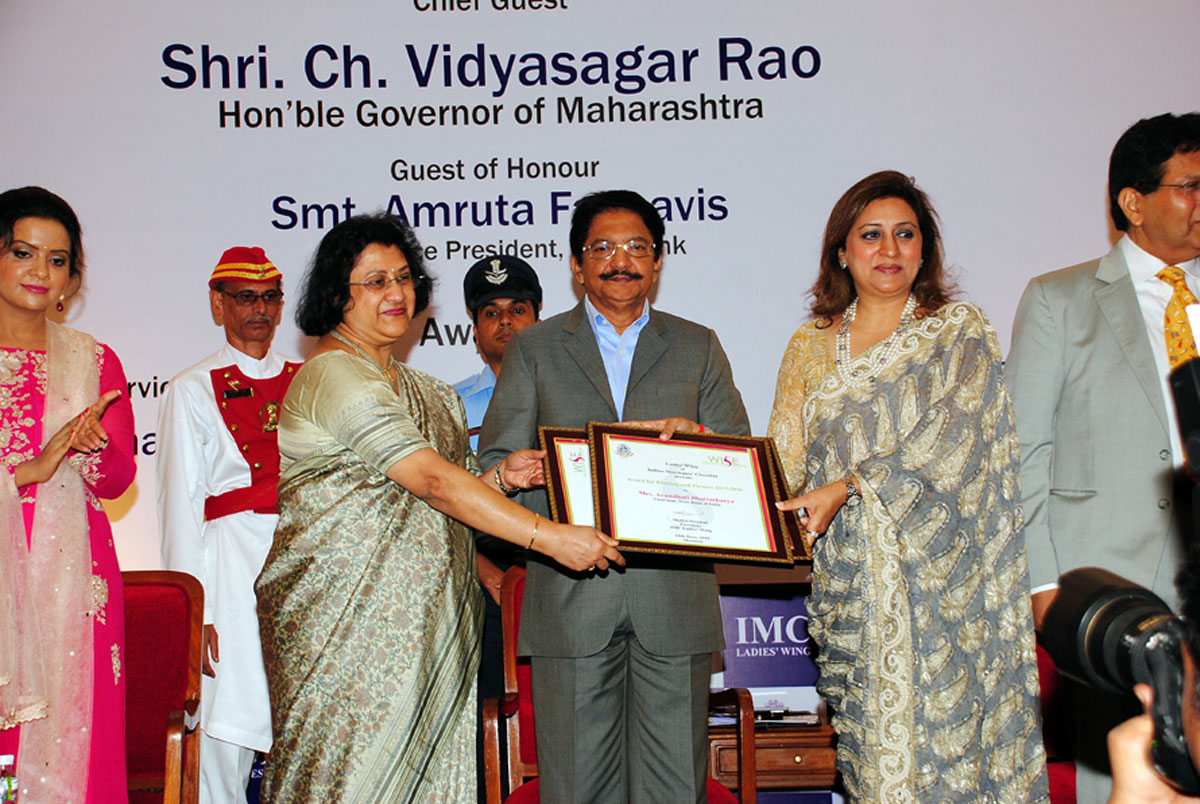 The Governor of Maharashtra Ch Vidyasagar Rao Felicitated The State Bank of India Chairperson Arundhati Bhattacharya as the Woman of the Year Award for Banking & Financial Services.
