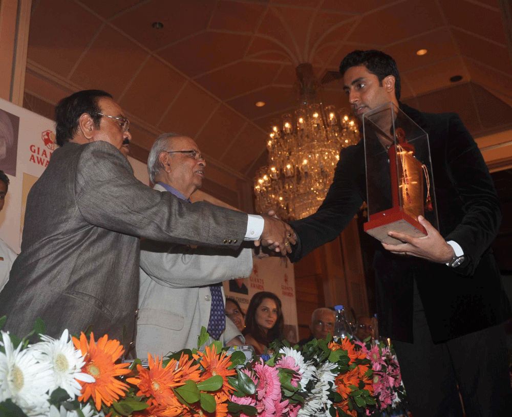 DY.CM.CHAGAN BHUJBAL AT TRIDENT FOR GAINTS AWARDS FUNCTION.