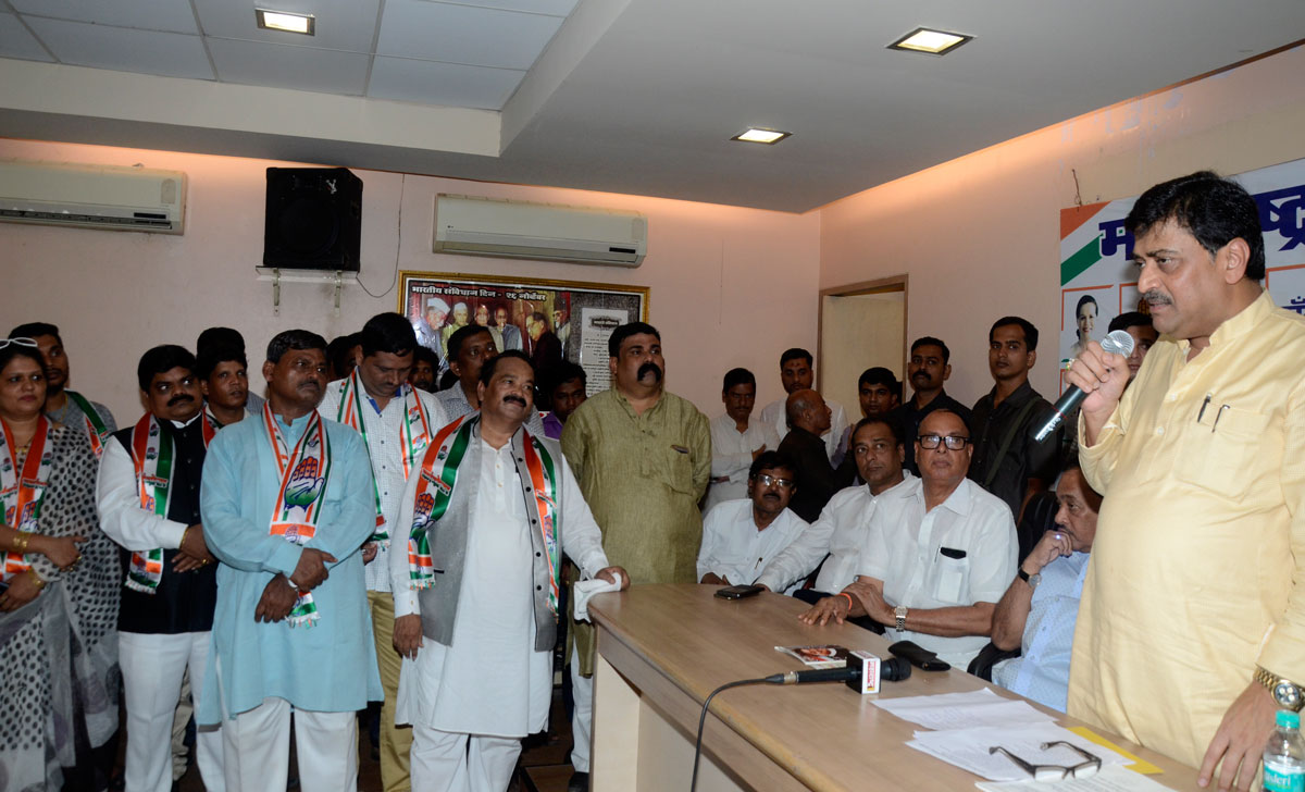 Congress Leaders Ashokrao Chavan & Narayanrao Rane at Gandhi Bhavan.