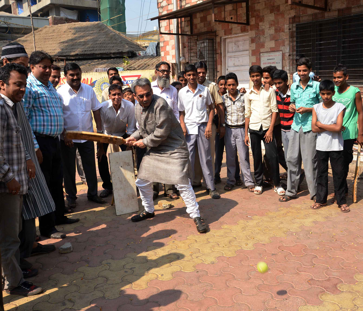 MLA AMIN PATEL & CORPORATER MANOJ JAMSUTKAR AT NAGPADA.