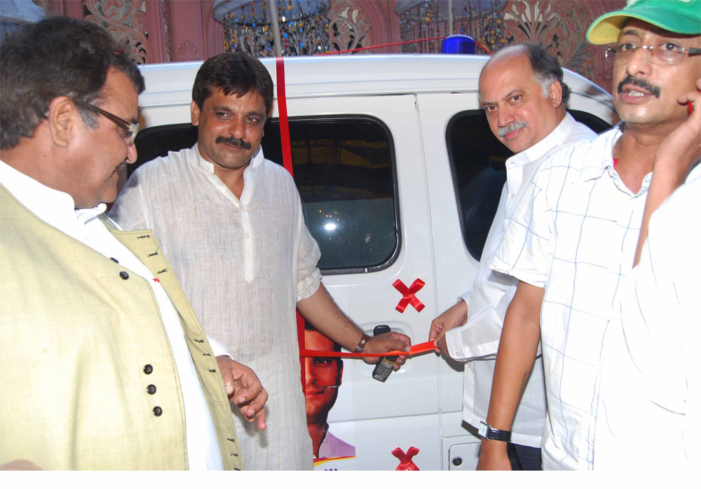 EX.MINISTER & MP.GURUDAS KAMAT INUAGURATES FREE AMBULANCE SERVICE AT JOGESHWARI.