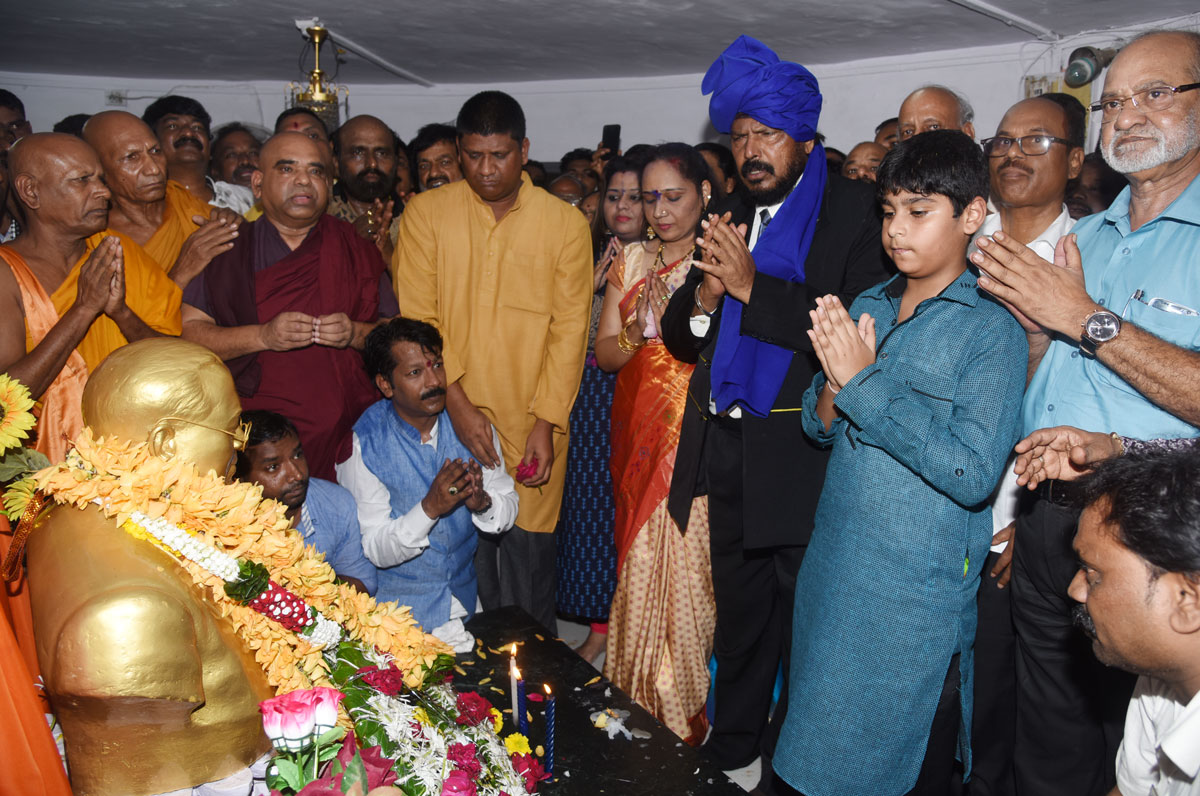 RPI Workers Welcoming to Minister of State for Social Justice and Empowerment Department Ramdas Athawale at Dadar Chaityabhoomi.