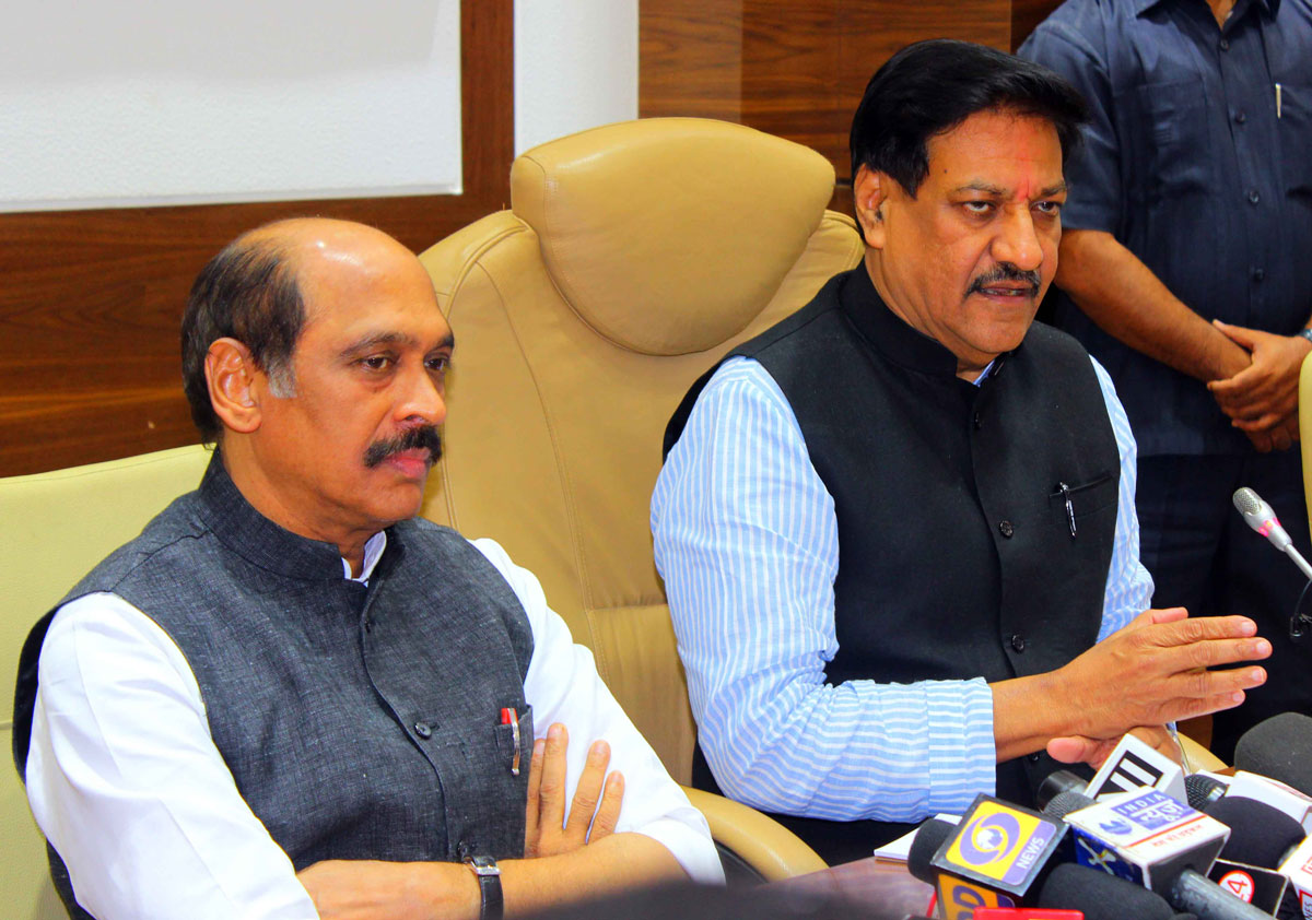Chief Minister Prithviraj Chavan & MPCC Manikrao Thakare Press Conference at Varsha Bunglow.