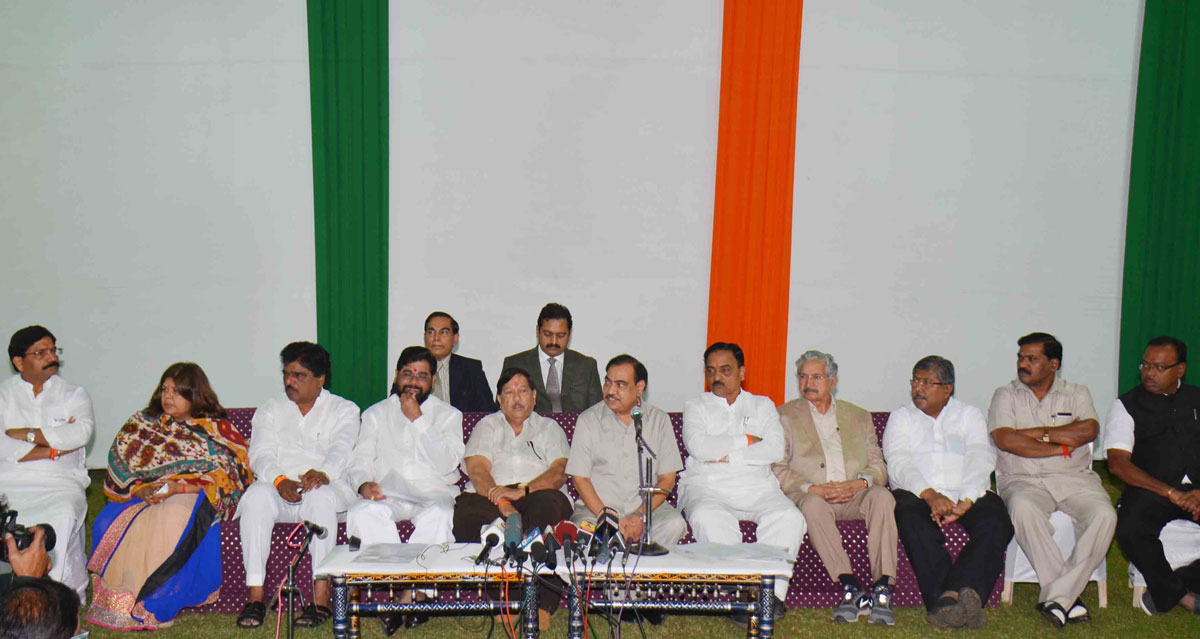 Press Conference Of Minister Eknathrao Khadse at Ramgiri Nagpur.