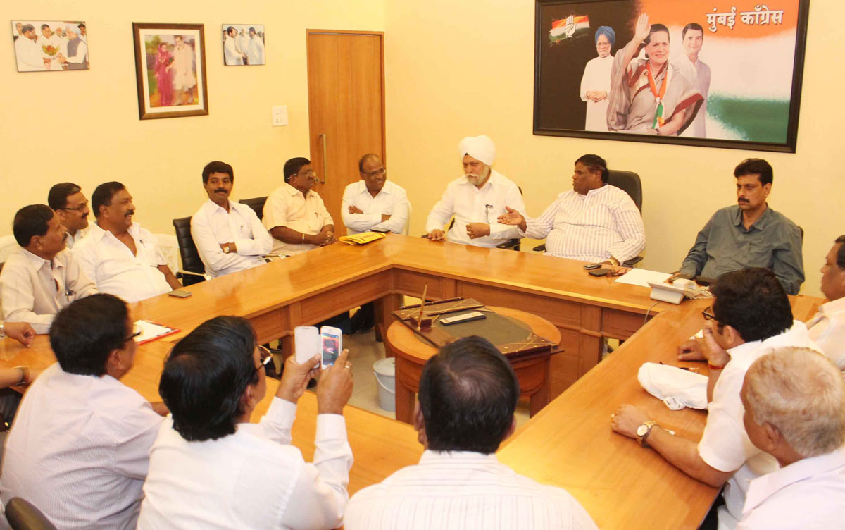 MRCC President Janardan Chandurkar During Party Worker's Meeting at Rajiv Gandhi Bhavan.