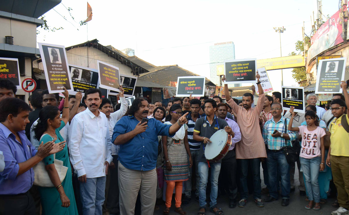 Condemn the Cowardly Attack by Fascist Forces on Mr.& Mrs.Com.Govindji Pansare by Shishak Bharati at Dadar TT.