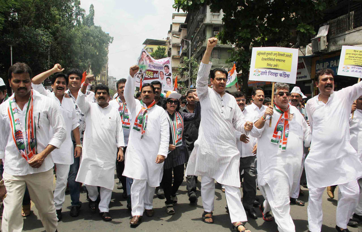 MPCC Leaders Protest for the Rights of Farmers in all over Maharshtra.