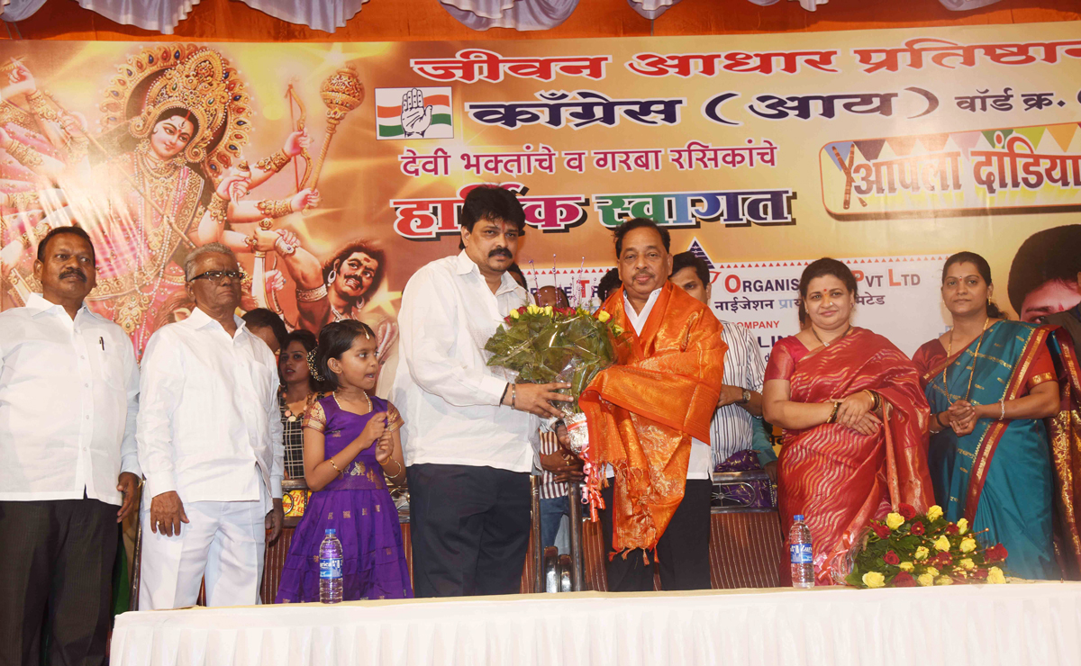 Ex.Chief Minister & Senior Congress Leader Narayanrao Rane Ambe Mata Darshan.
